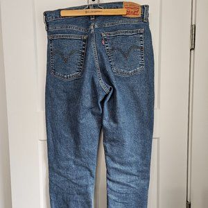 Levis Wedgie Straight size 30